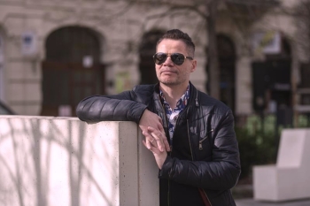 Az idegens&eacute;g adja a legfőbb erőmet! - Interj&uacute; Bal&aacute;zs Zolt&aacute;nnal